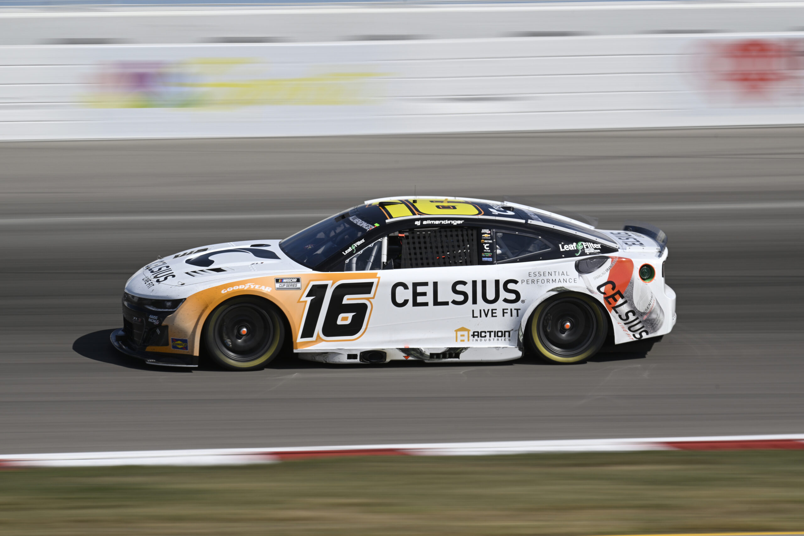 纳斯卡巴斯普罗商店夜赛预测与赔率（2025）