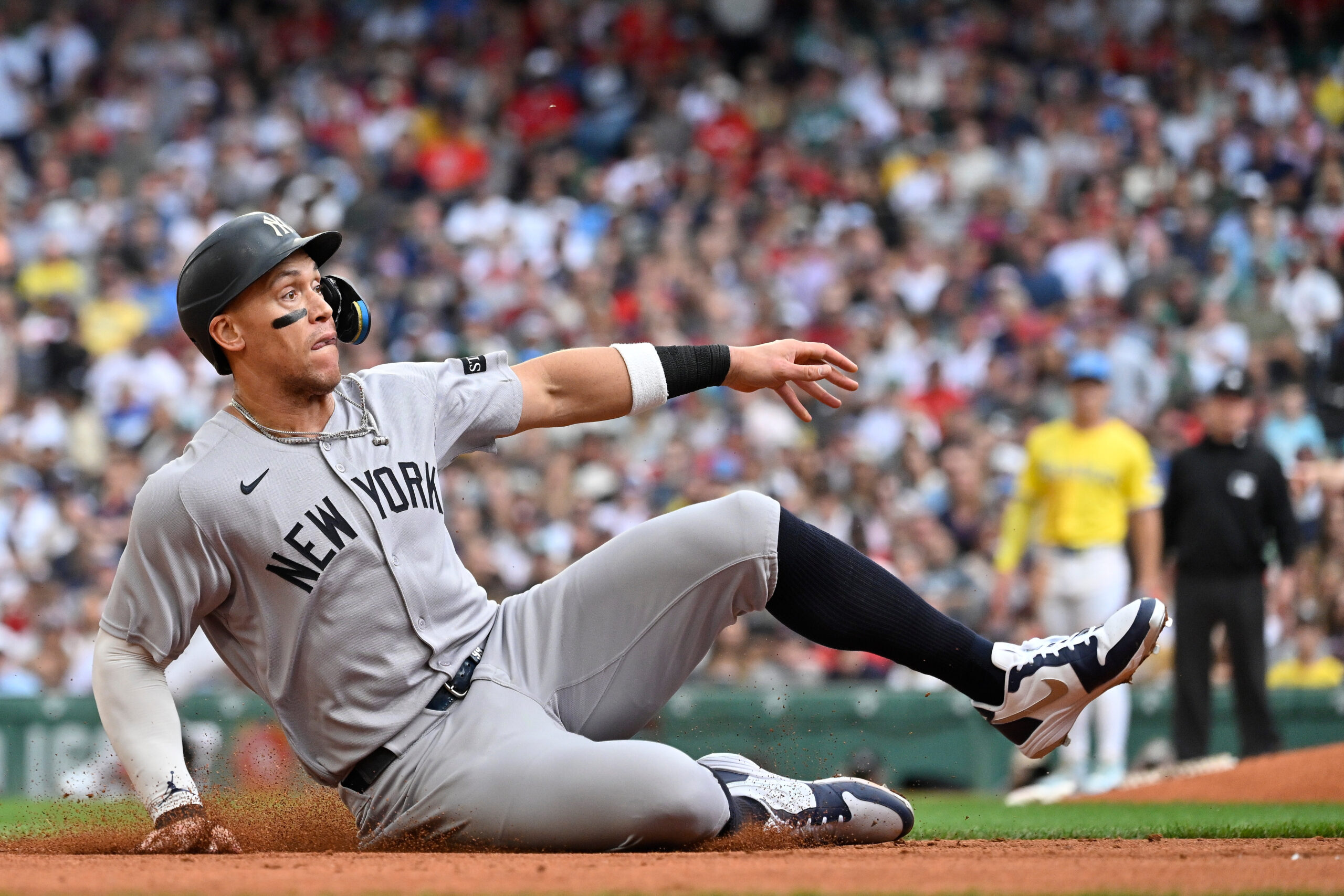 纽约扬基队 vs 波士顿红袜队 | 赔率 | 推荐 | 球员特设