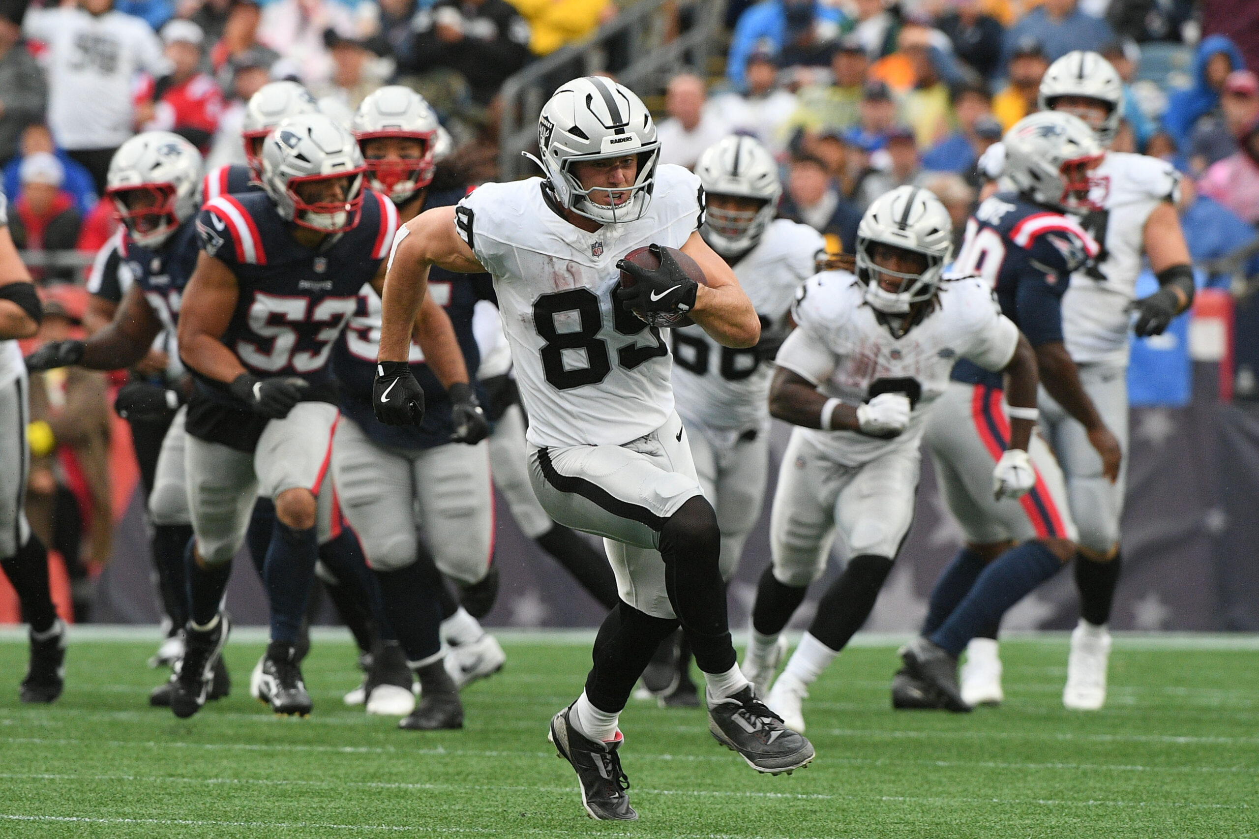 洛杉矶闪电队 vs 拉斯维加斯突袭者队 | 公众投注分歧 | 最终伤病报告