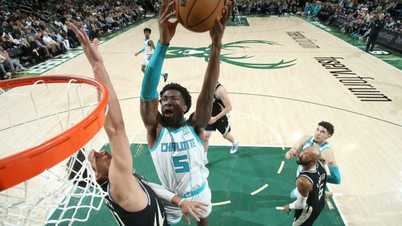 NBA球员预测和选择：如何在马刺对黄蜂（2月15日）中投注马克-威廉？