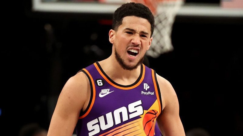 布克的回归为太阳队的三连胜注入了活力