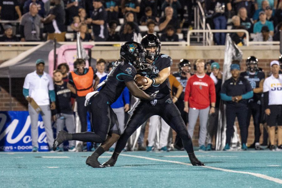 海岸卡罗莱纳州对东卡罗莱纳州伯明翰碗赛的赔率、盘口选择和预测