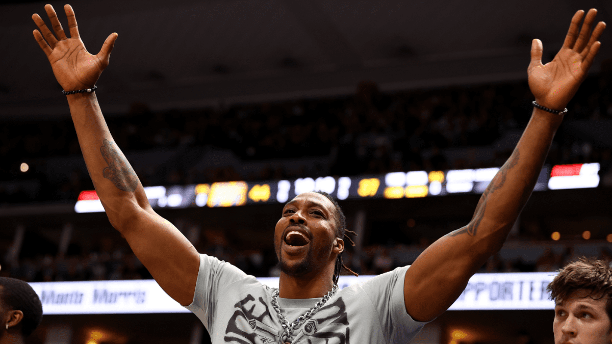 德怀特-霍华德在他的台湾首秀中进行了表演，看起来像是威尔特-勒布朗的某种组合