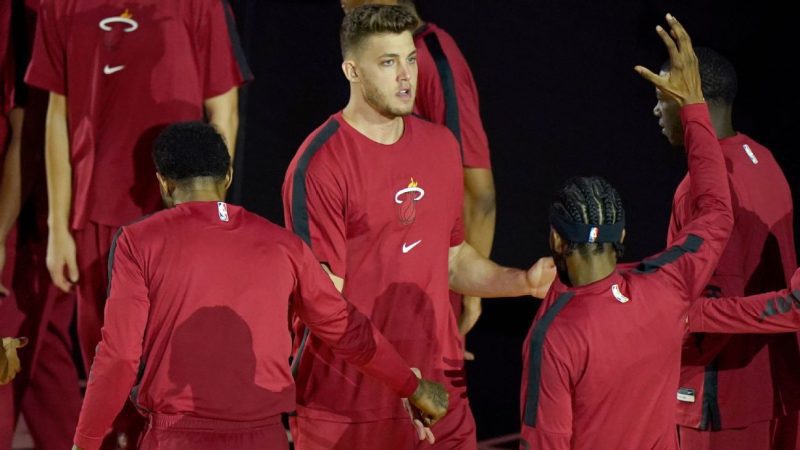 消息人士透露,梅耶斯-伦纳德重返NBA与雄鹿队合作