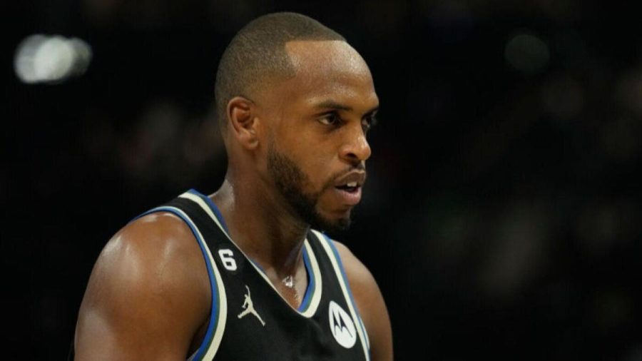 克利斯-米德尔顿伤情更新：雄鹿队球星因 “轻微 “脚踝扭伤离开比赛