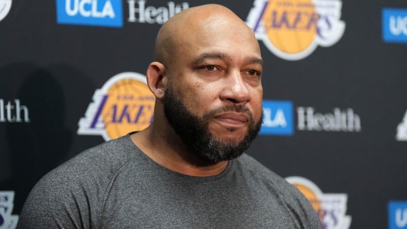 湖人队在对阵尼克斯队的比赛中失利后，错失机会的可能性继续缩小