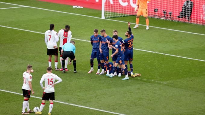 布伦特福德对阵南安普顿的预测,圣徒会抓住机会吗？