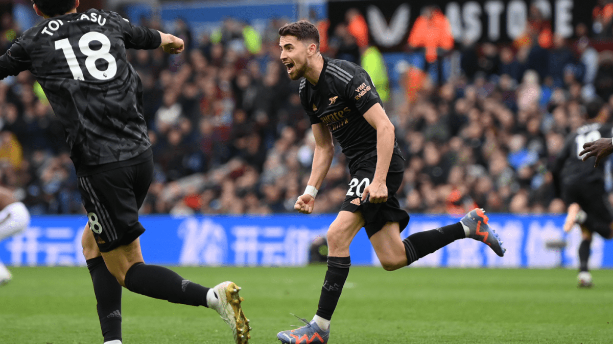 阿森纳戏剧性地在补时阶段战胜了阿斯顿维拉，显示了在英超联赛中的信心和脆弱程度