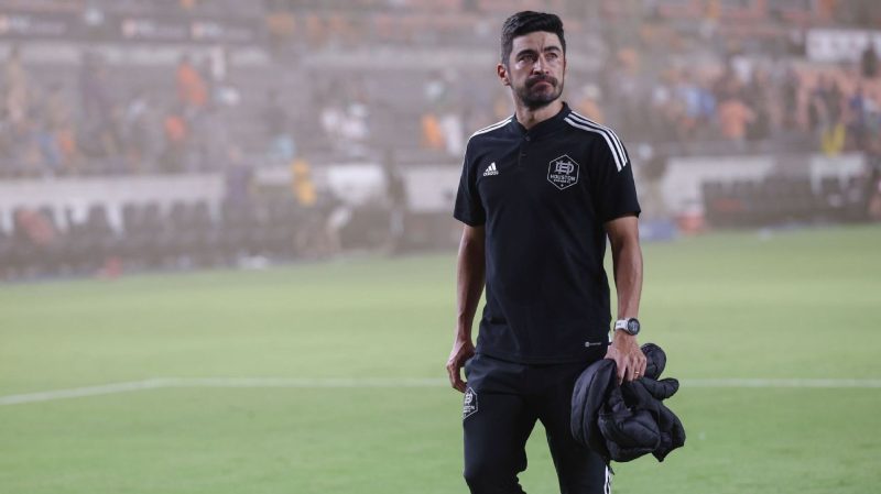 排名最后的迪纳摩解雇主教练长村