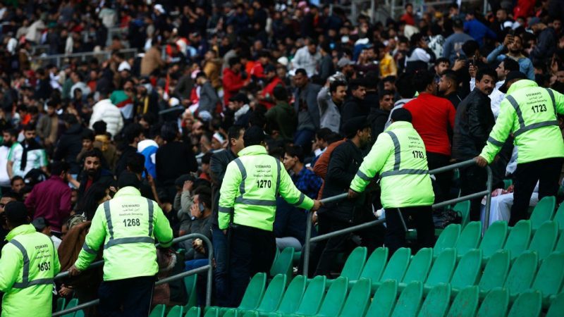 伊拉克体育场外的踩踏事件造成2人死亡