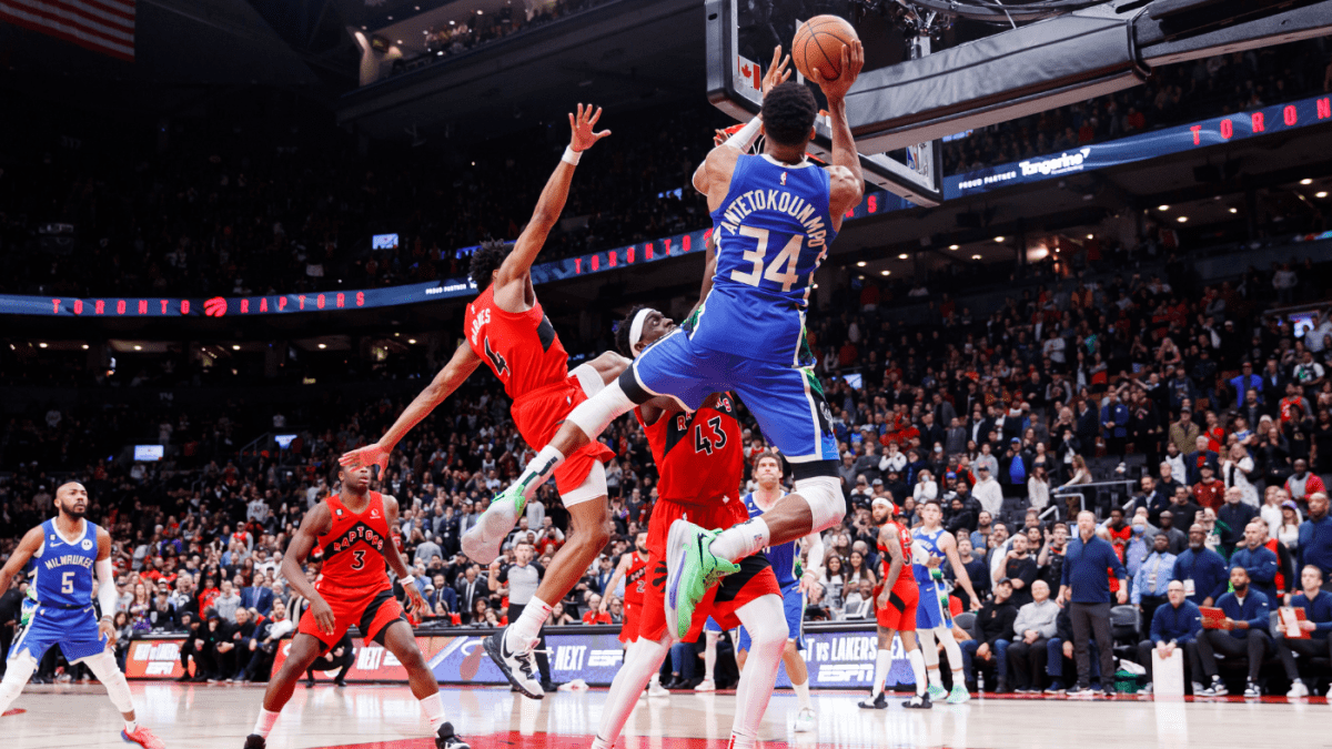 吉安尼斯-安特托孔波刚刚跑出了NBA50年来从未见过的五场比赛的成绩