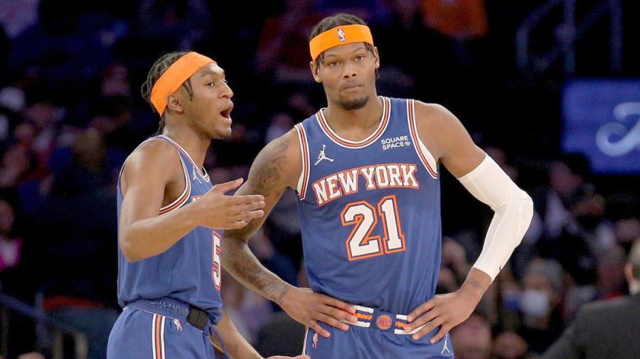 据报道，尼克斯队积极进行围绕伊曼纽尔-奎利、卡姆-雷迪什和埃文-福尼尔的交易谈判