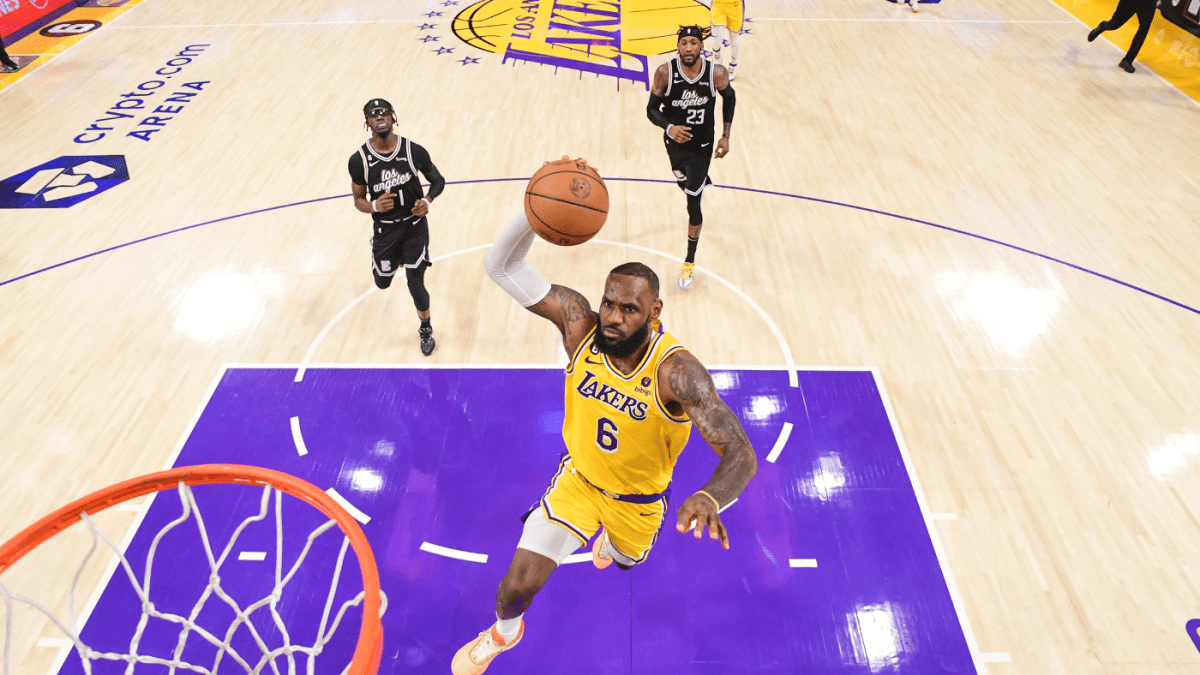 勒布朗-詹姆斯成为NBA历史上第一位对每支球队都能得到40分的球员