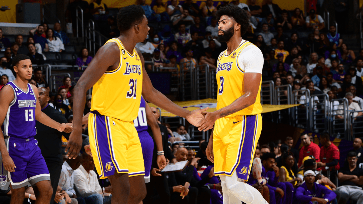 湖人队支持和反对在安东尼-戴维斯复出时将托马斯-布莱恩特留在首发阵容的理由