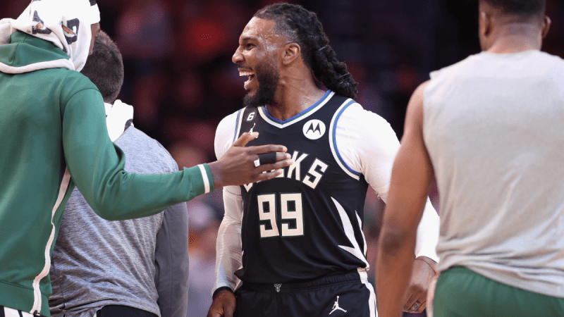 NBA东部联盟的季后赛情况,雄鹿队率先获得前六名的种子,尼克斯队回到第5名