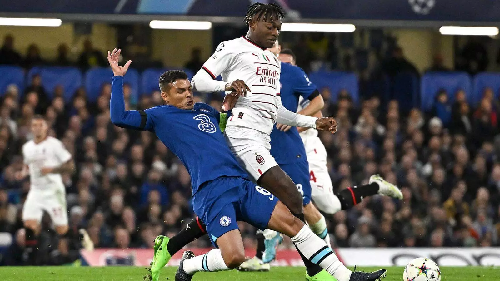 冠军联赛的双重提示,2月15日