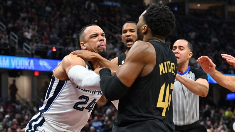 NBA对布鲁克斯禁赛，对米切尔罚款