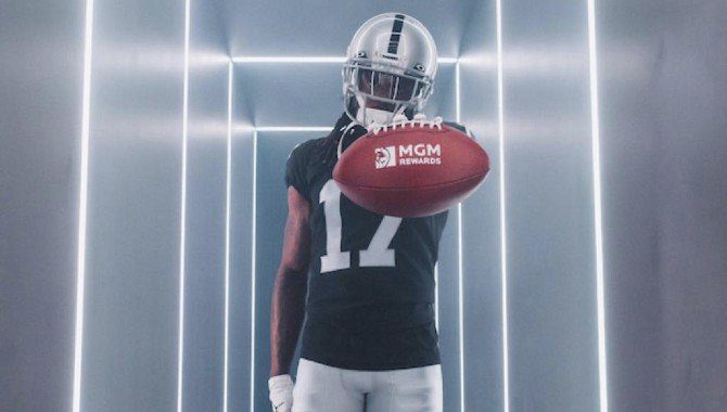 达万特-亚当斯与美高梅度假村签署品牌大使协议