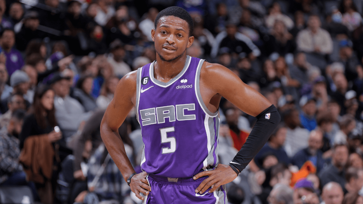 国王队的De’Aaron Fox说，加入Klutch Sports并不是为了强迫交易：”我喜欢在萨克拉门托这里