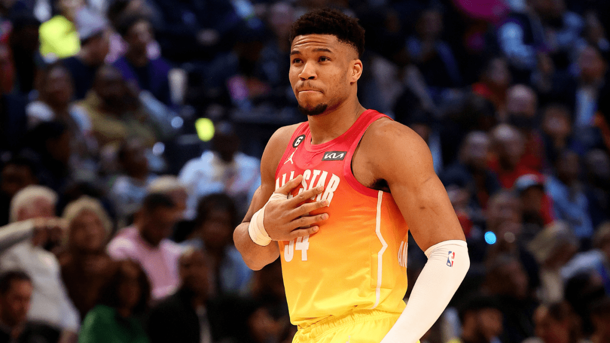 吉安尼斯-安特托孔波的最新伤情：据报道，雄鹿球星将前往纽约对手腕进行进一步测试