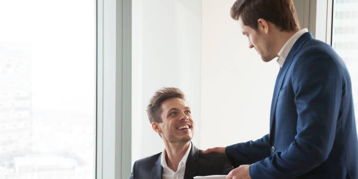 鹰山赌场拨出30万美元的假日红利