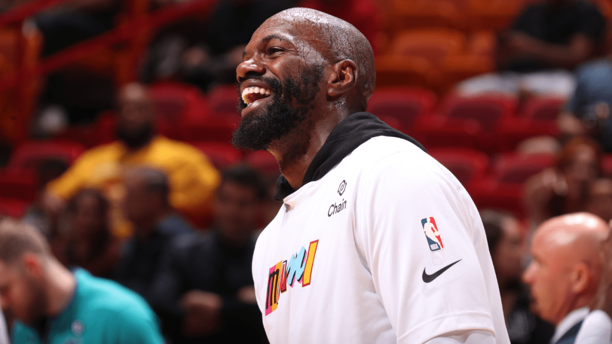 迈阿密热火队的Dewayne Dedmon因在对阵雷霆队的比赛中在球场上扔按摩枪而被驱逐，并被禁赛一场