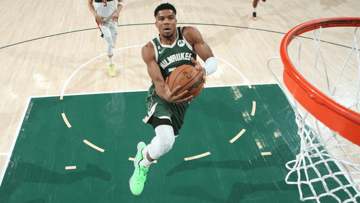 吉安尼斯-安特托孔波的职业生涯新高55分是NBA统计繁荣的最新组成部分