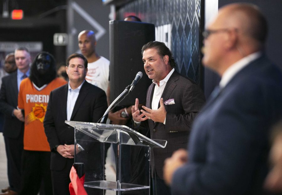 太阳队首席执行官否认指控,将 