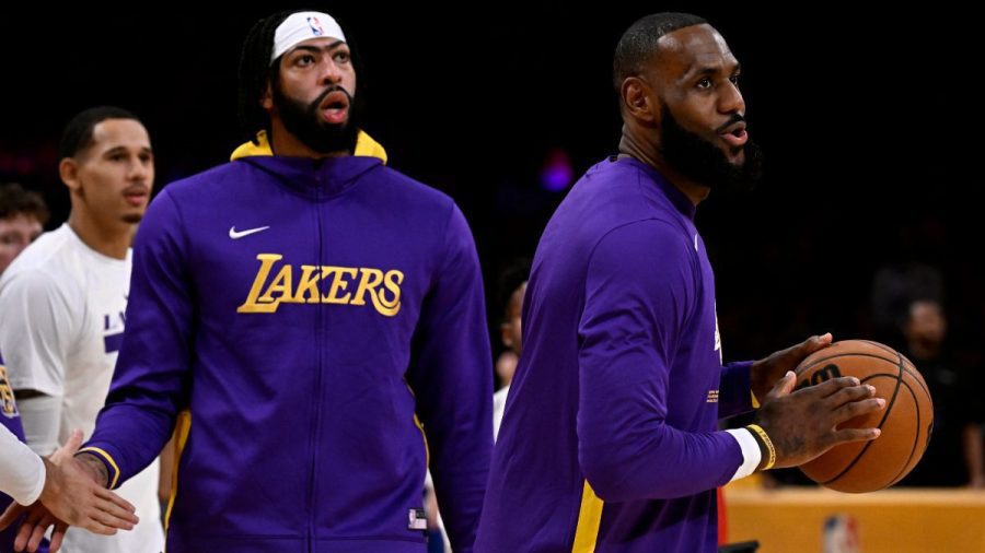 湖人队对太阳队,等待勒布朗-詹姆斯的伤病状况