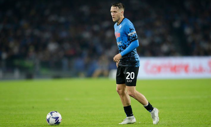 那不勒斯在欧洲冠军联赛中主场迎战法兰克福，他们掌控着局面