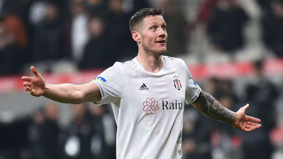 消息人士透露,曼联正在研究韦格霍斯特的交易