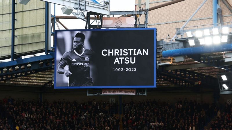 哀悼者参加加纳阿特苏的国葬仪式