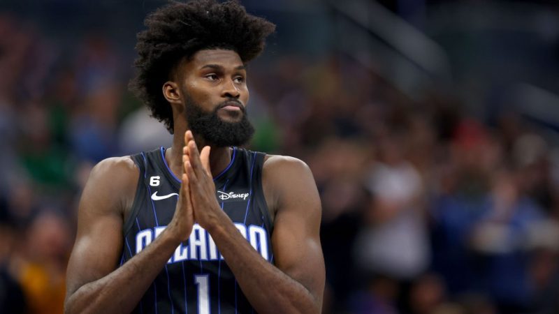 艾萨克在魔术队的胜利中复出，感到 