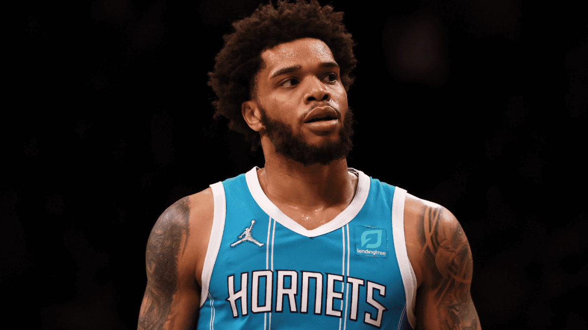 据报道，黄蜂队和迈尔斯-布里奇斯正在讨论新的交易,前锋将受到家庭暴力的禁赛处罚