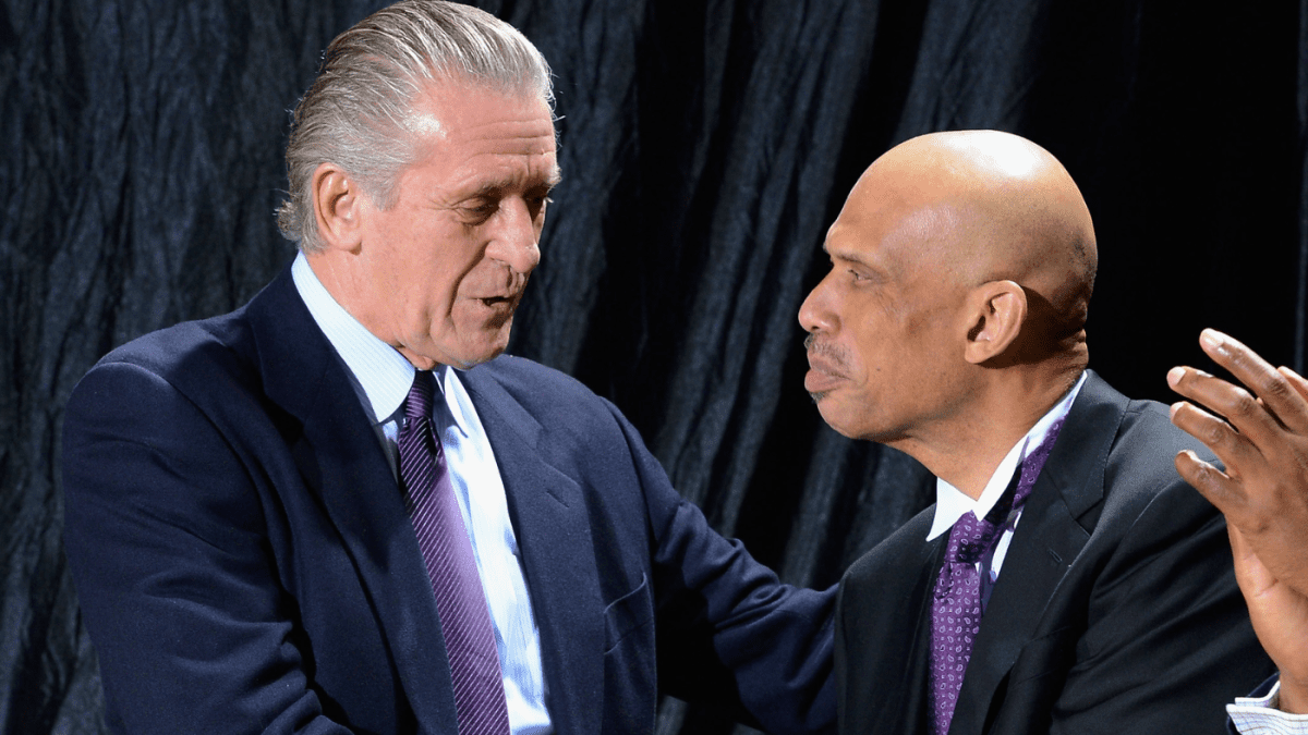 帕特-莱利说湖人队的传奇人物卡里姆-阿卜杜勒-贾巴尔是NBA历史上最伟大的球员：