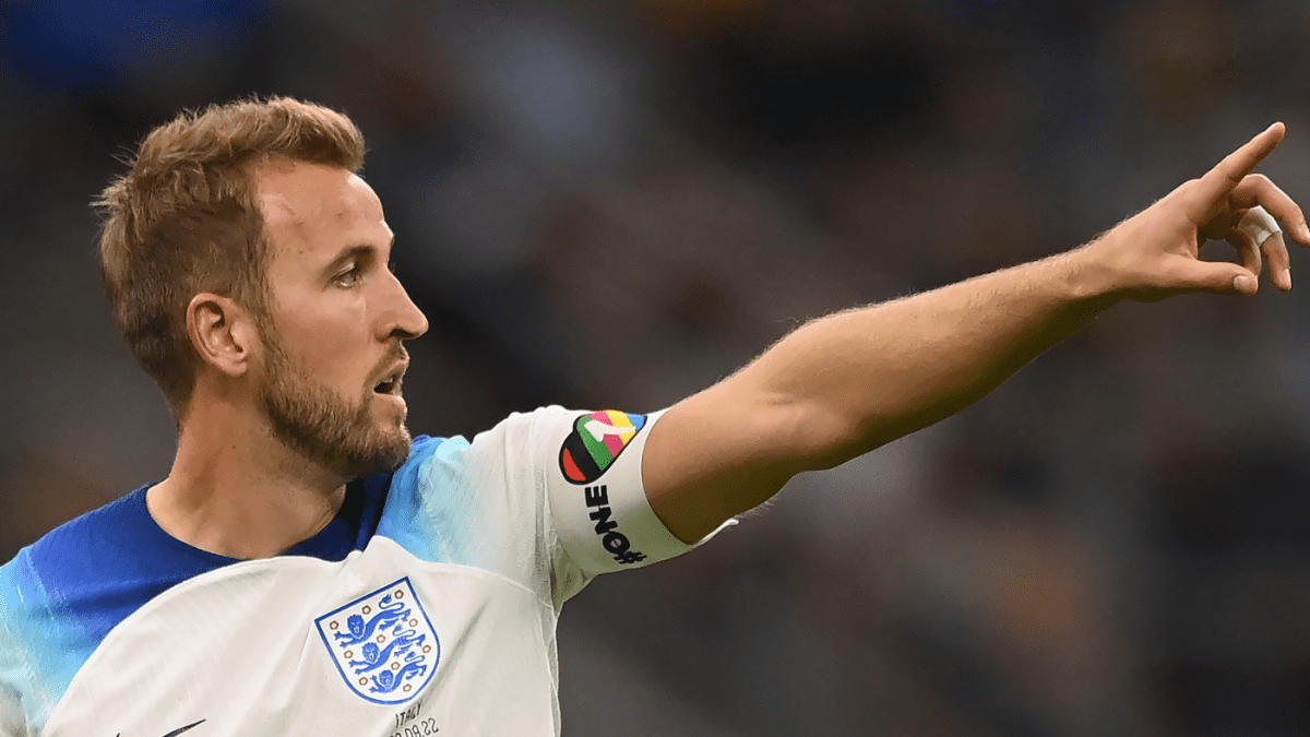 2022年世界杯：英格兰、威尔士准备为在卡塔尔佩戴促进LGBTQ+权利的 “一爱 “臂章而被罚款