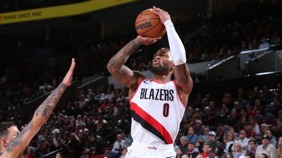 利拉德在胜利中投中11个三分球，追平了自己的开拓者队纪录