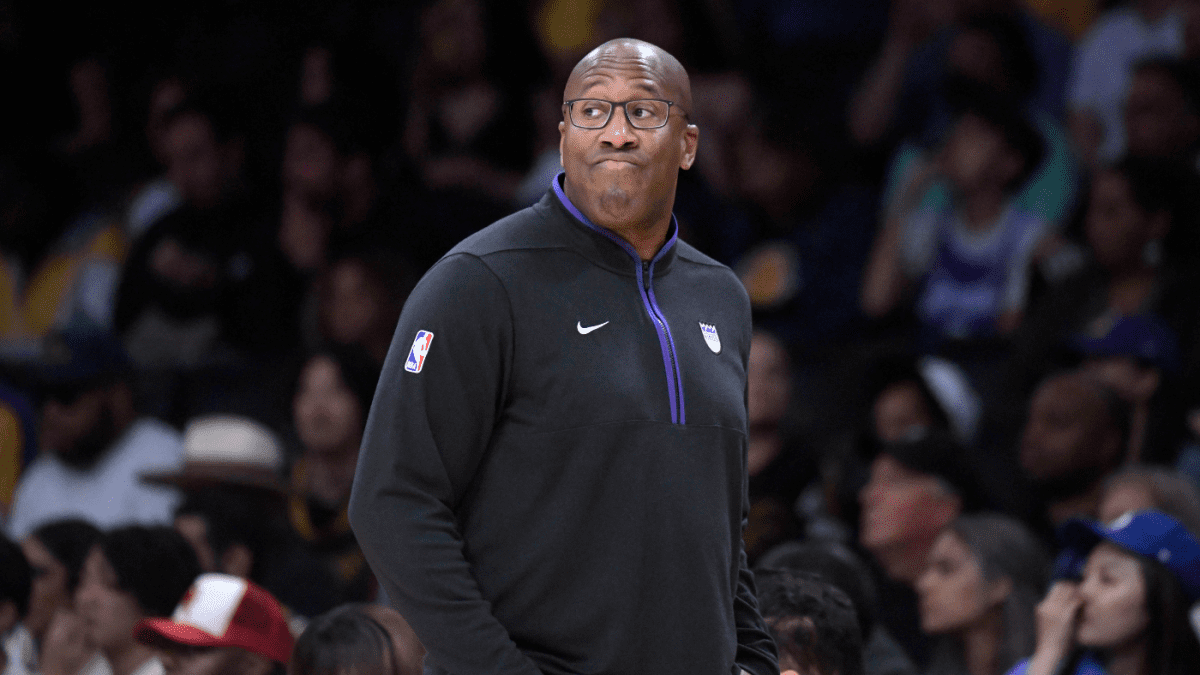 国王队再一次被漏判抢走,最后两分钟的报告证实克莱-汤普森对凯文-胡尔特犯规