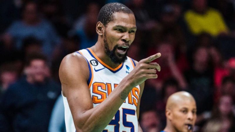 观察,凯文-杜兰特在对阵黄蜂队的比赛中用精湛的两分球宣告了太阳队的到来