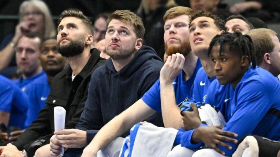 小牛队在输给火箭队的比赛中，在卢卡-东契奇缺阵的情况下，小牛队的进攻创下历史新低