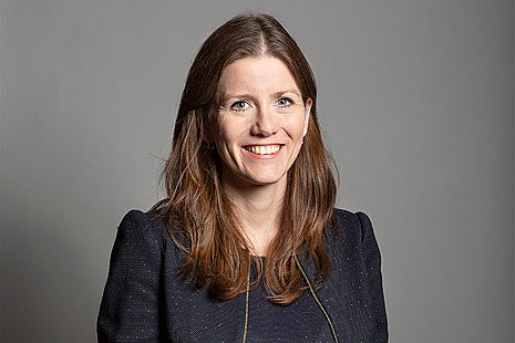 新任总理苏纳克保留多内兰的文化部长职位