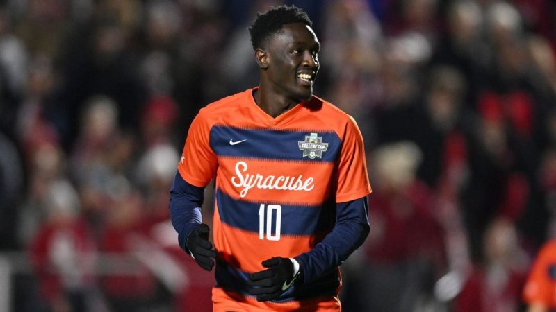 莱斯特城签下来自雪城的前锋Opoku