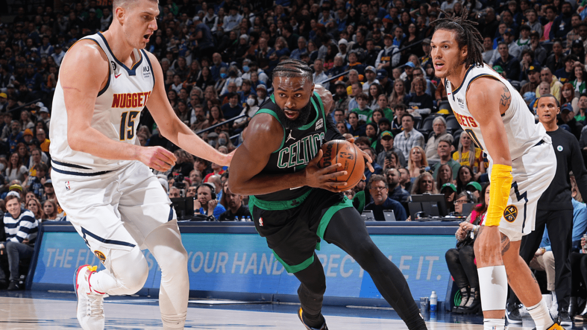 凯尔特人队的杰伦-布朗说，在对阵掘金队的比赛中，35分钟的篮板延迟是 