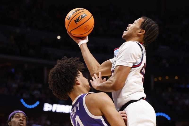 疯狂三月八强球员得分--康涅狄格大学对冈萨加大学等的预测和赔率