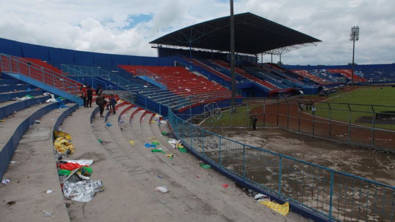 官员因印尼体育场灾难而入狱