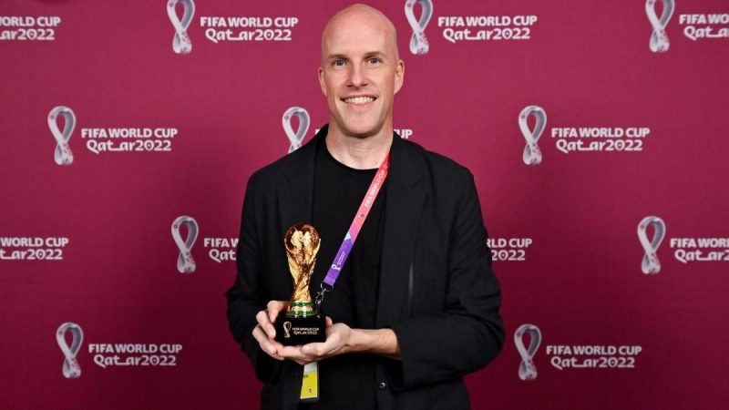 泰德-拉索》在第三季中向已故足球记者格兰特-瓦尔致敬