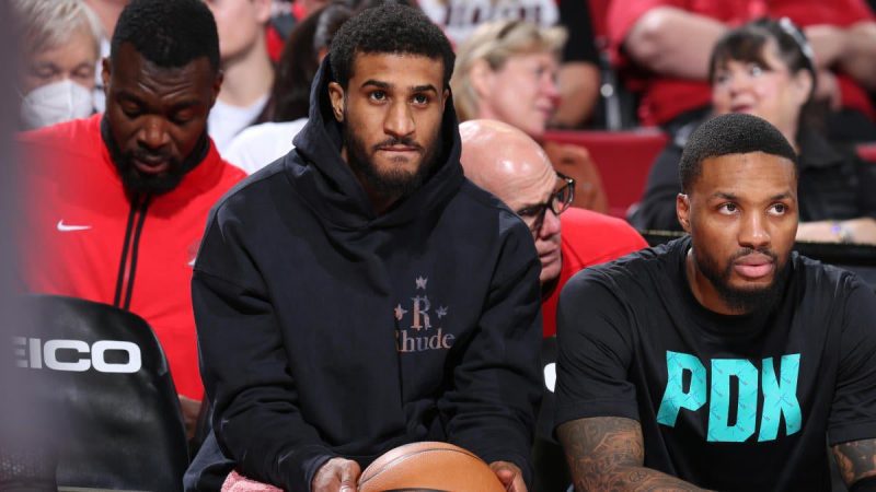 加里-佩顿二世被列为可参加周一对活塞队的开拓者首秀