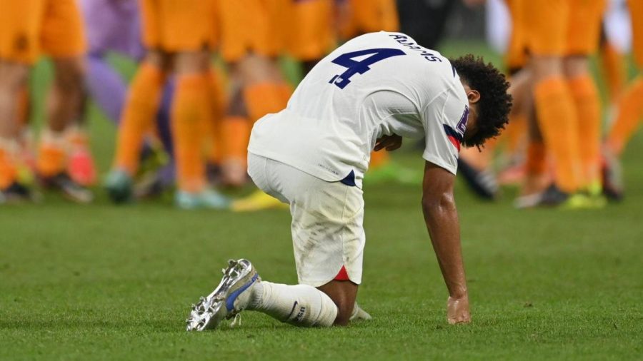 美国球员在世界杯淘汰赛中的评分,泰勒-亚当斯挣扎，美国国家队落败退出比赛