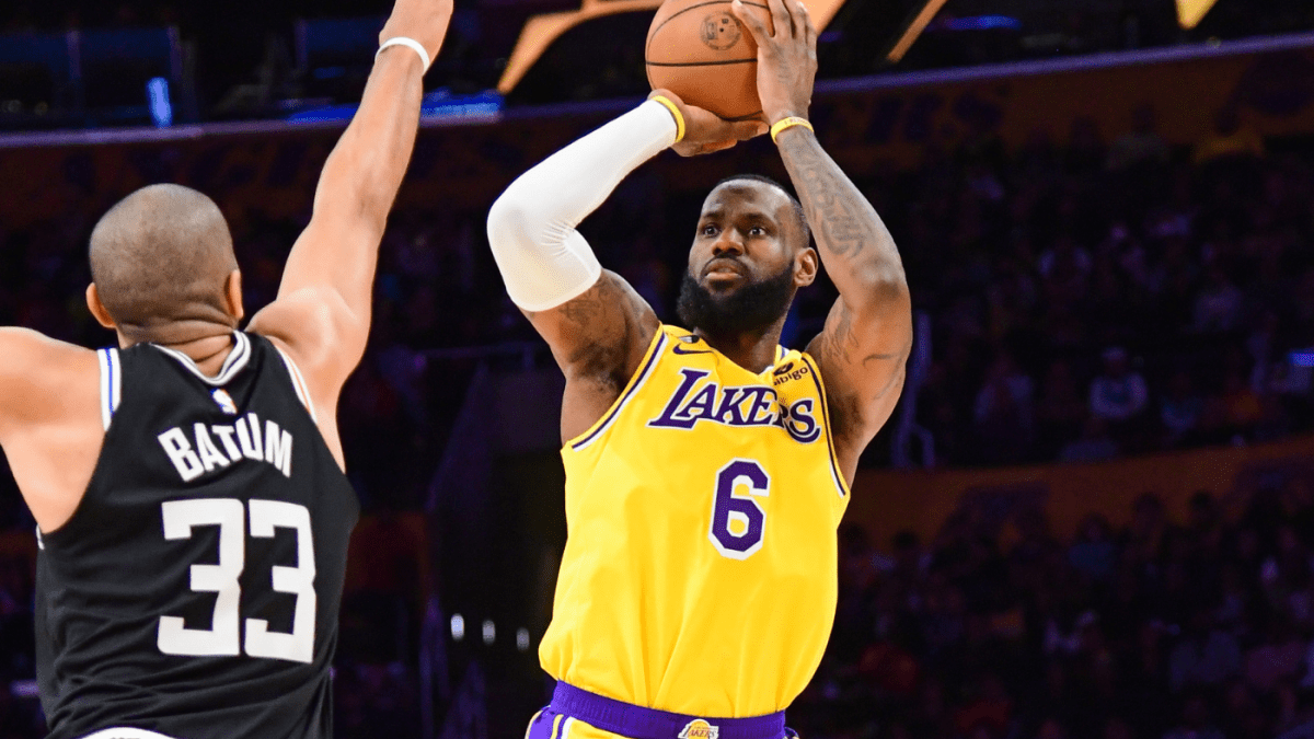 湖人队的勒布朗-詹姆斯成为NBA历史上第一位对所有30支球队都能得到40分的球员