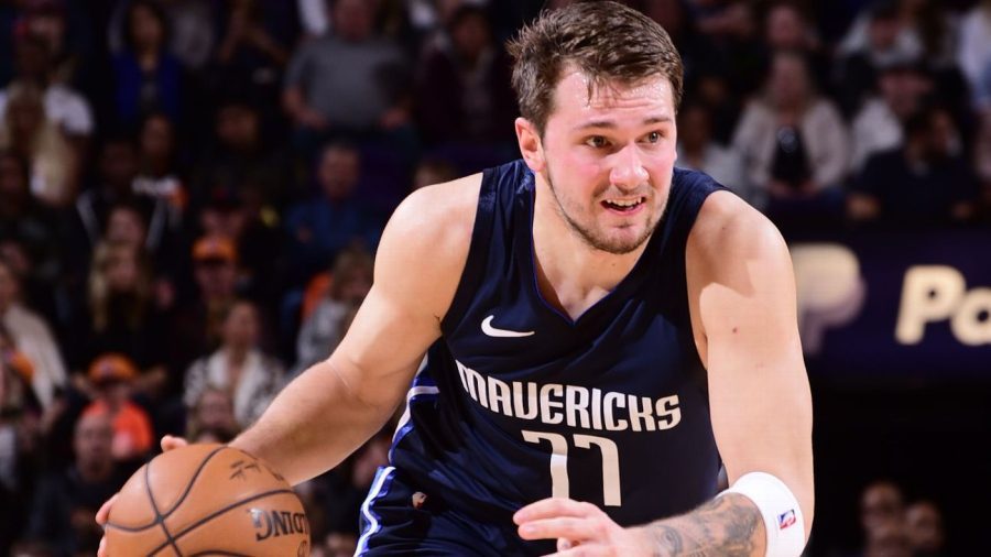 小牛队的东契奇在打了40分钟后缺阵休息